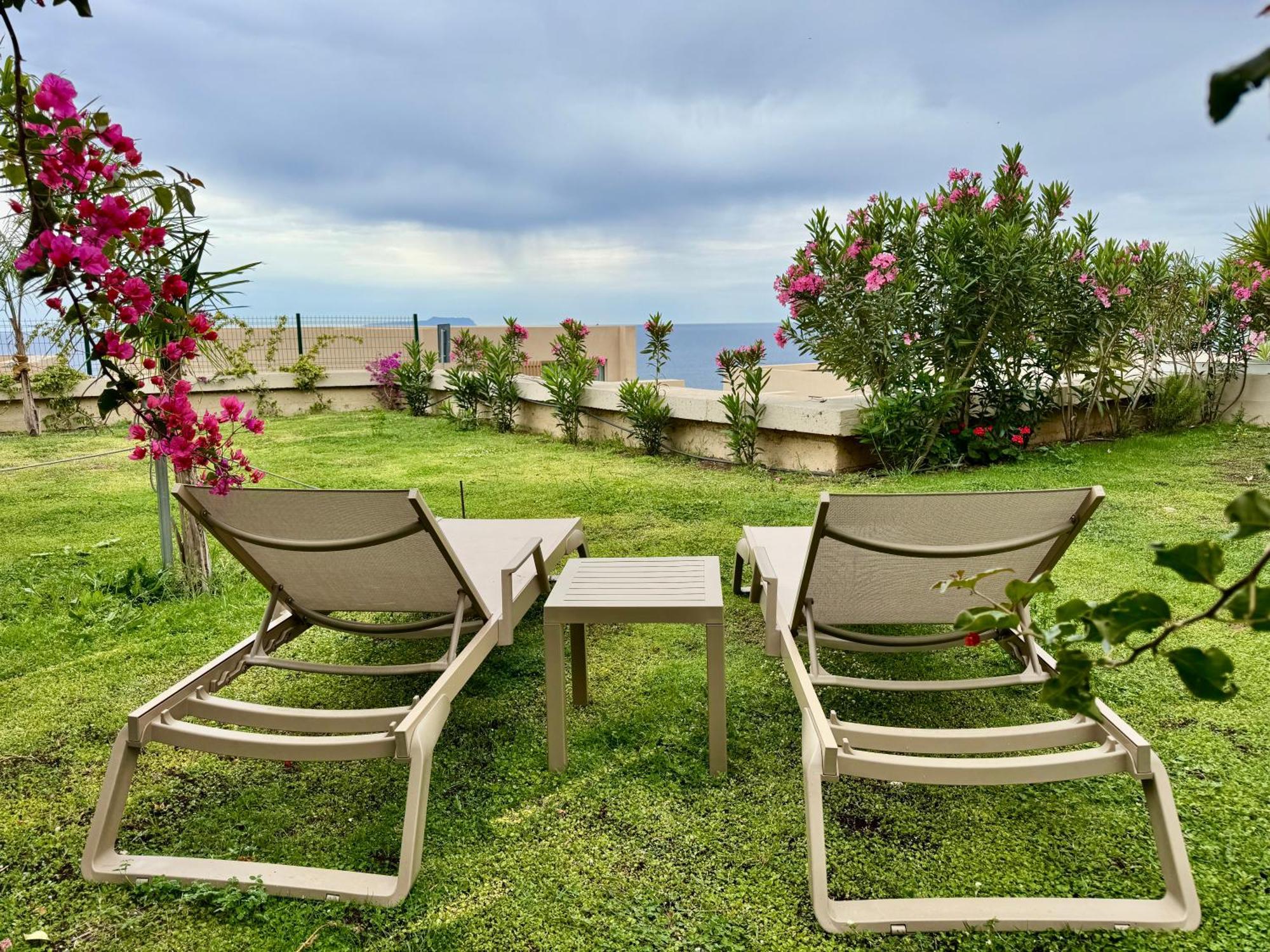 Tis, Coast Hébergement de vacances Palasë