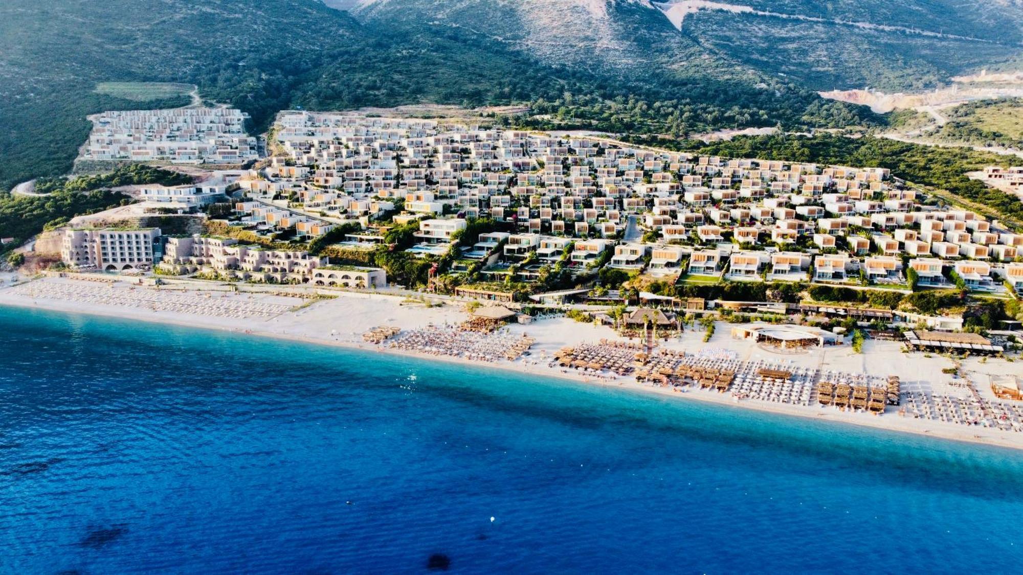 Tis, Coast Palasë